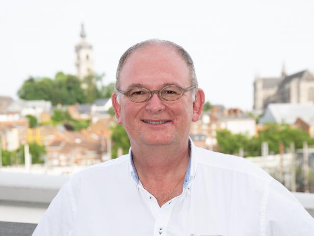Dr SIMON