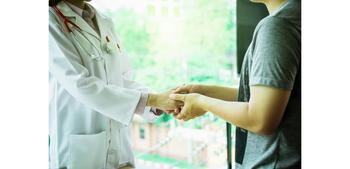 Arts-patiënt handdruk