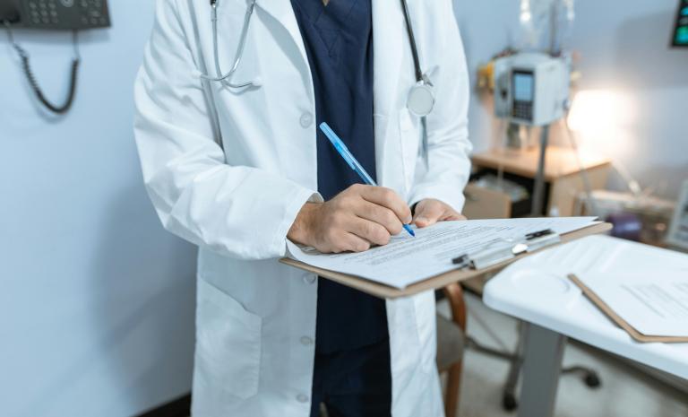 ziekenhuisarts schrijft
